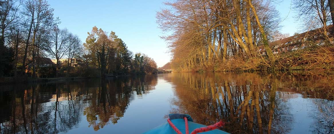 Alsterkanal beim Kanufahren in Hamburg-Nord Höhe Hindenburgstraße